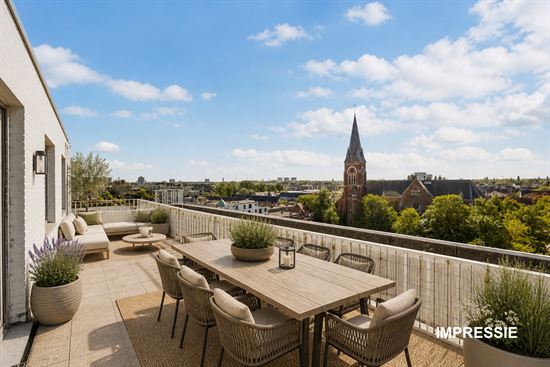 Dakappartement met zuider-dakterras en prachtig uitzicht.