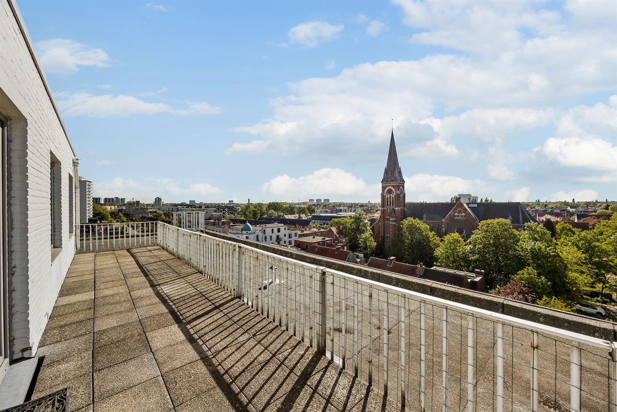 Dakappartement met zuider-dakterras en prachtig uitzicht.