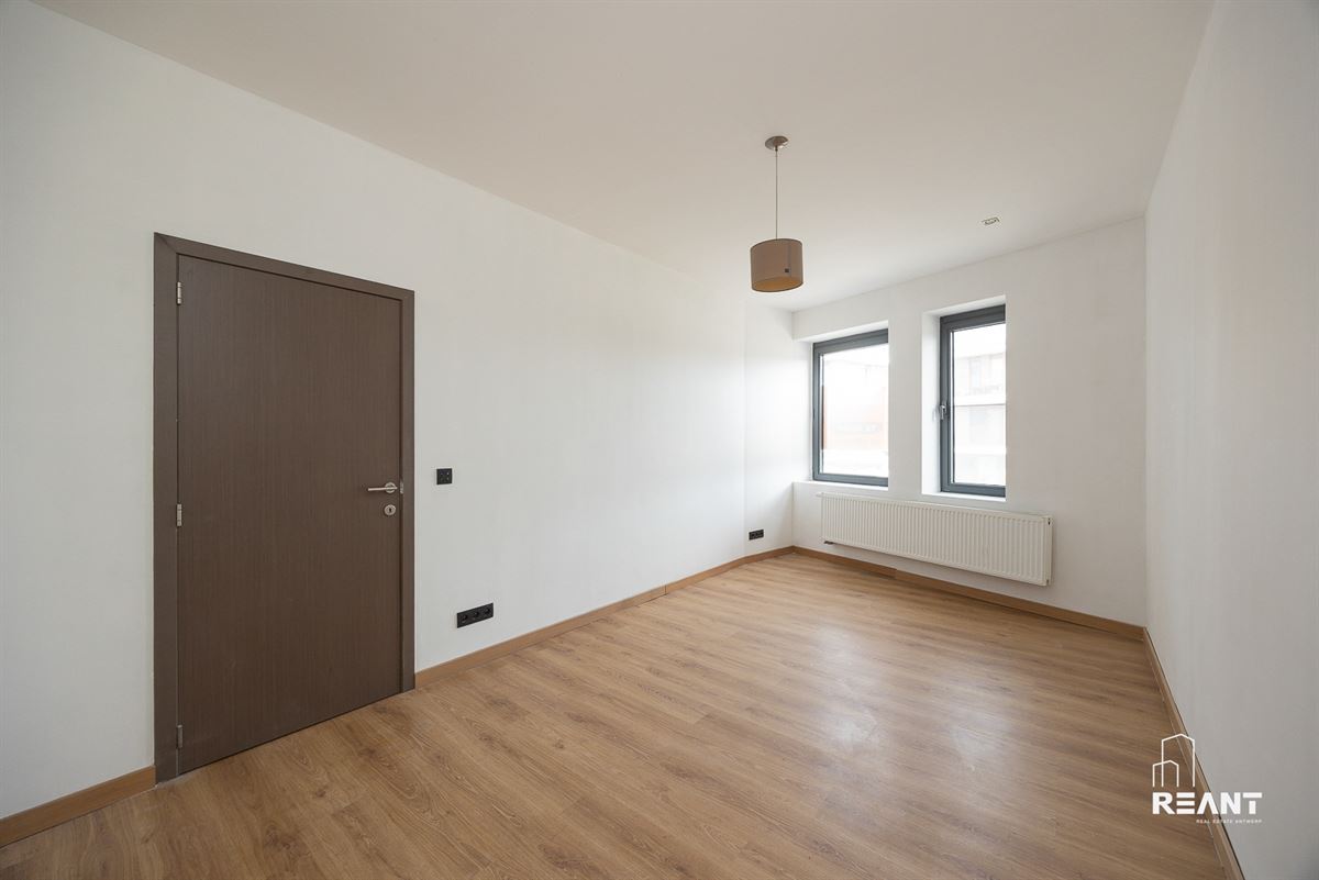 Gerenoveerde woning met 5 slaapkamers, praktijk, zuid tuin