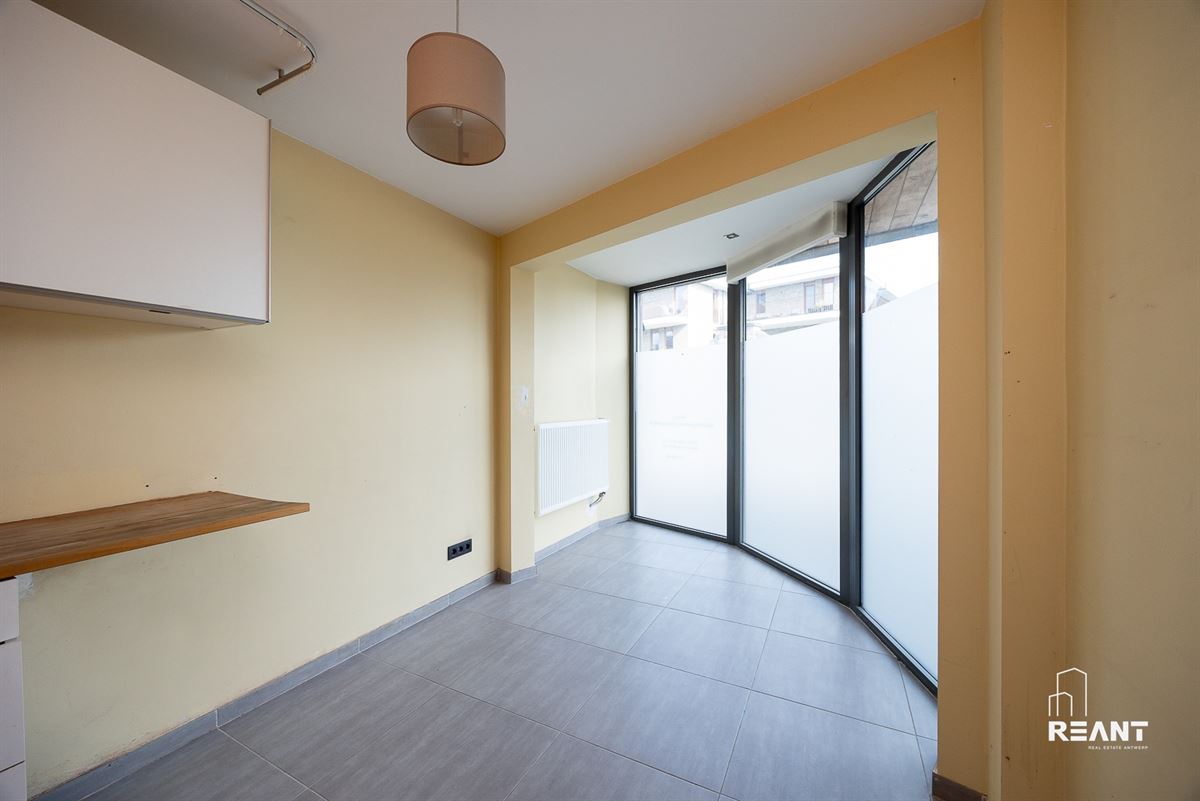Gerenoveerde woning met 5 slaapkamers, praktijk, zuid tuin