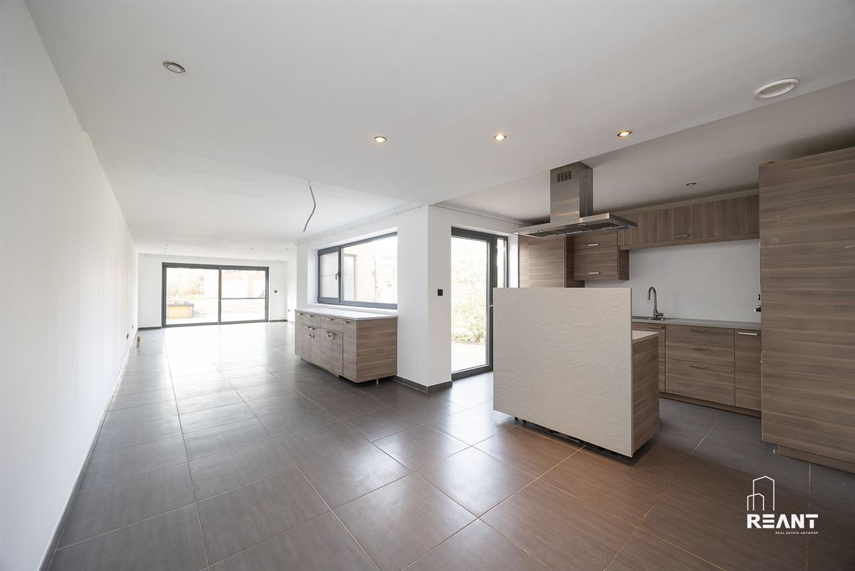 Gerenoveerde woning met 5 slaapkamers, praktijk, zuid tuin