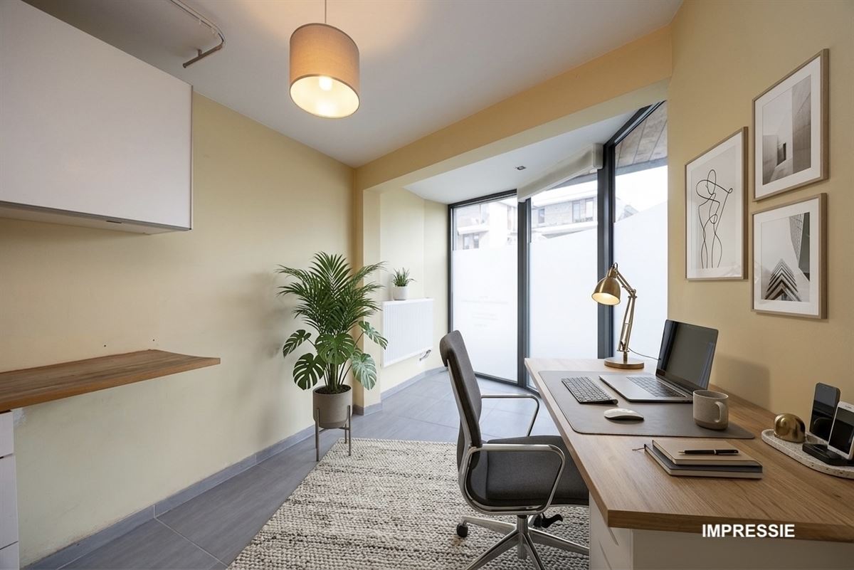 Gerenoveerde woning met 5 slaapkamers, praktijk, zuid tuin