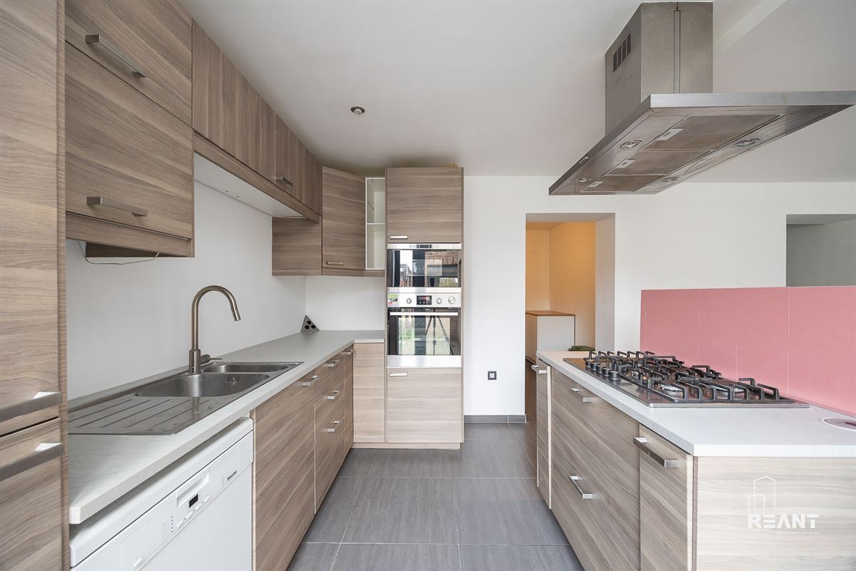 Gerenoveerde HOB met 5 slaapkamers, praktijk en zuid tuin