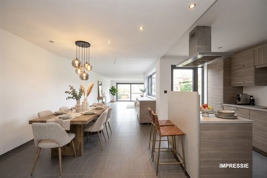 Gerenoveerde woning met 5 slaapkamers, praktijk, zuid tuin