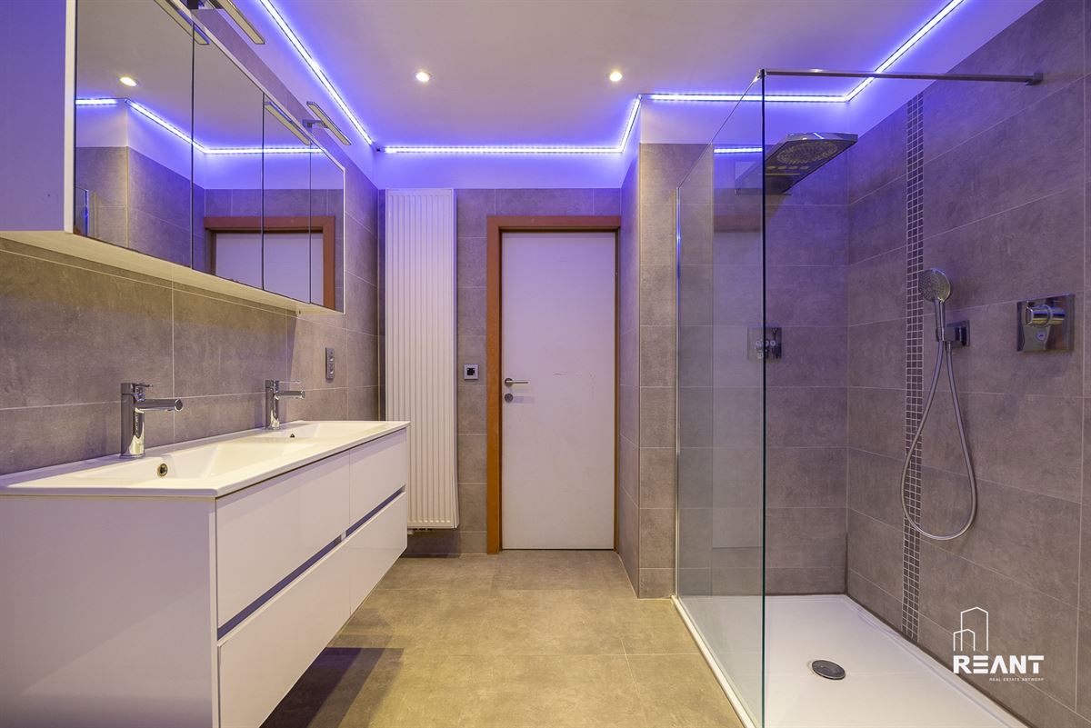Gerenoveerde woning met 5 slaapkamers, praktijk, zuid tuin