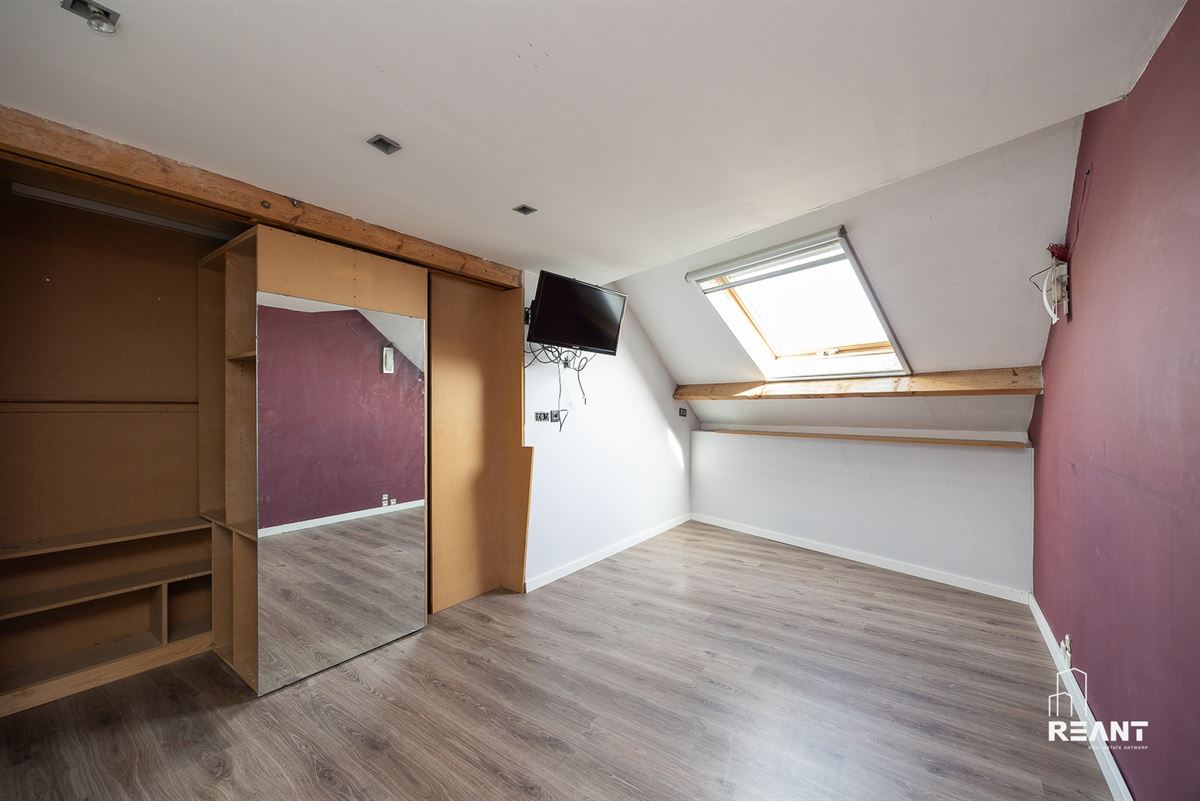 Gerenoveerde woning met 5 slaapkamers, praktijk, zuid tuin