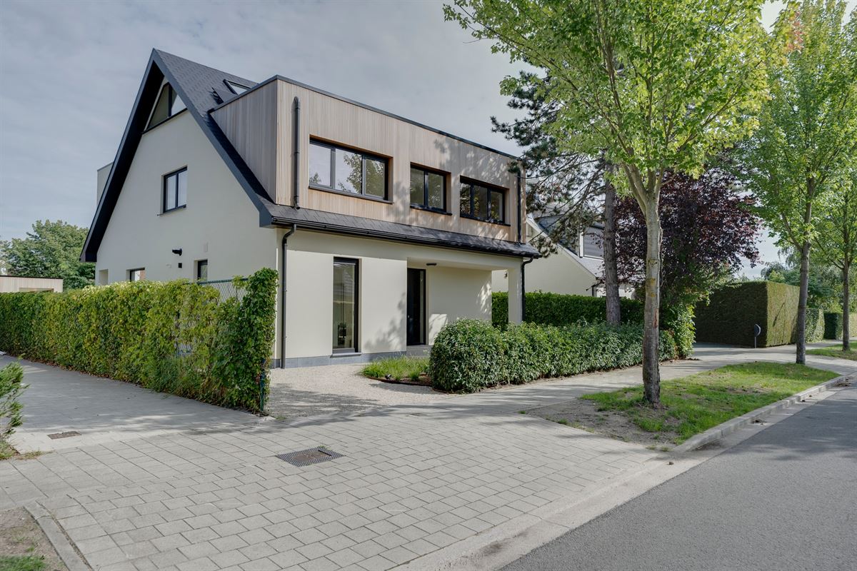 Uitzonderlijke hernieuwbouwwoning in het geliefde Molenveld.