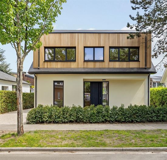 Uitzonderlijke hernieuwbouwwoning in het geliefde Molenveld.