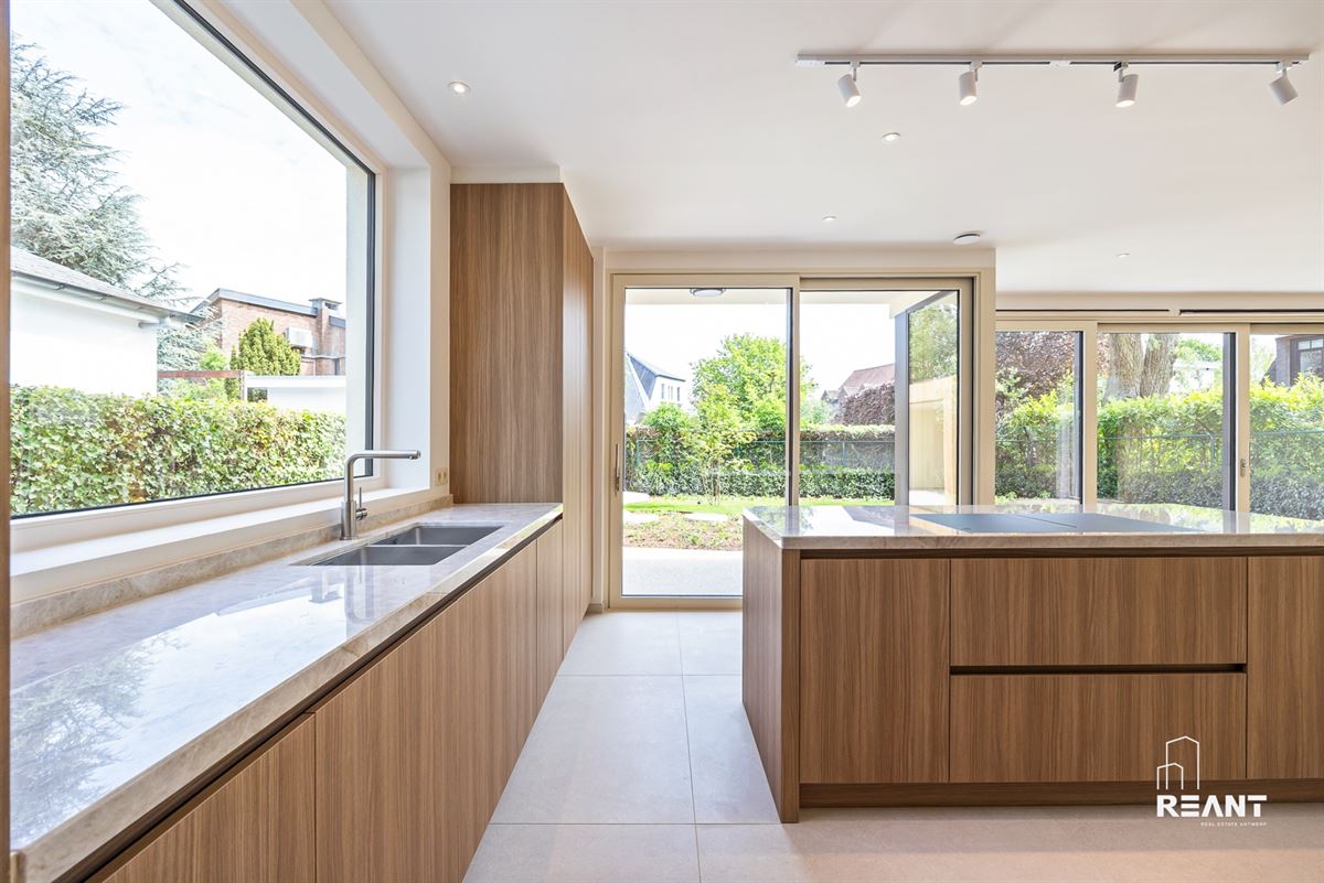 Uitzonderlijke hernieuwbouwwoning in het geliefde Molenveld.