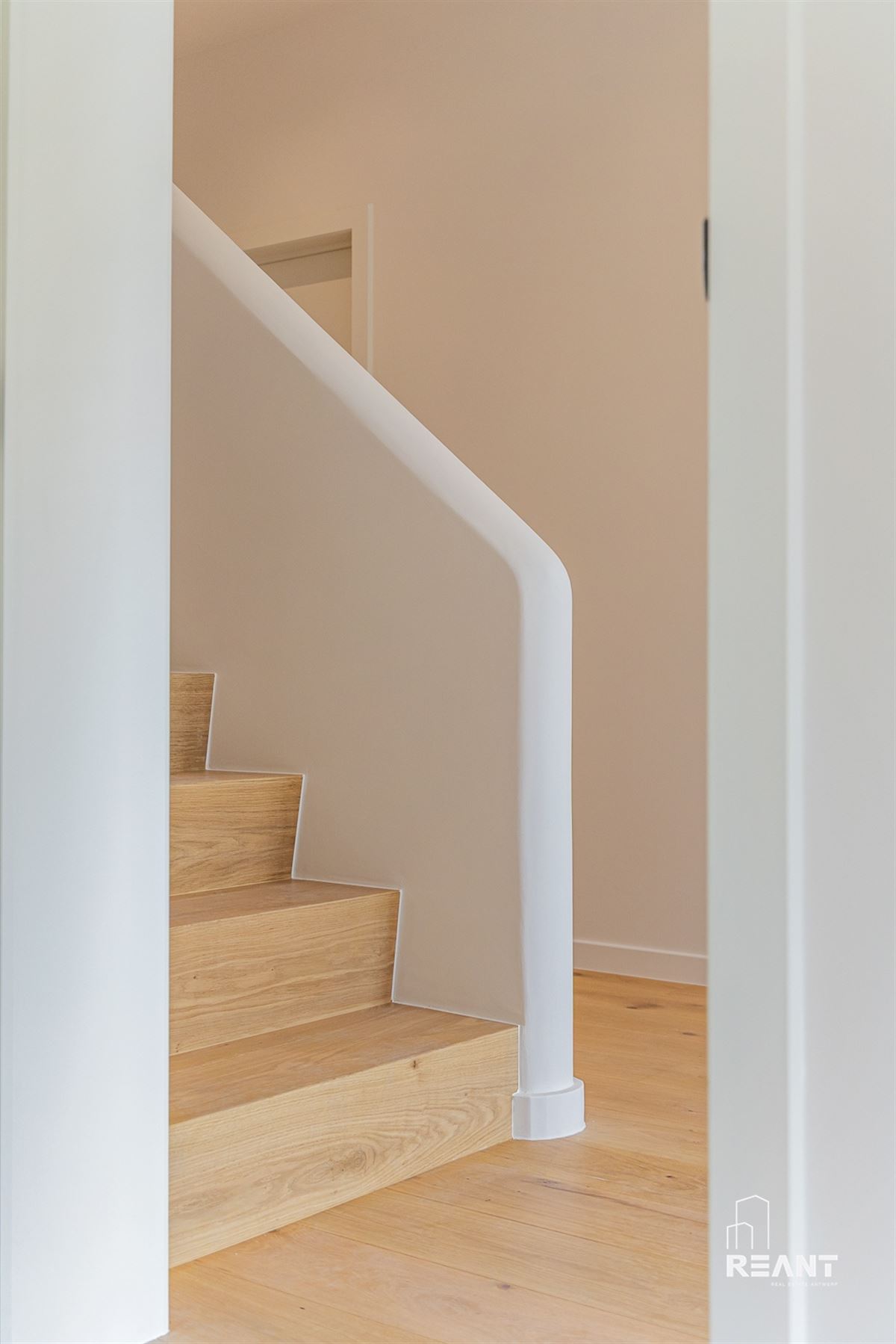 Uitzonderlijke hernieuwbouwwoning in het geliefde Molenveld.