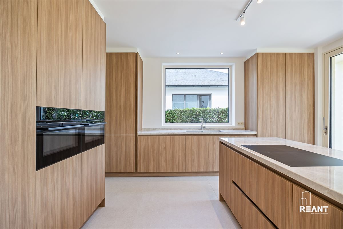 Uitzonderlijke hernieuwbouwwoning in het geliefde Molenveld.
