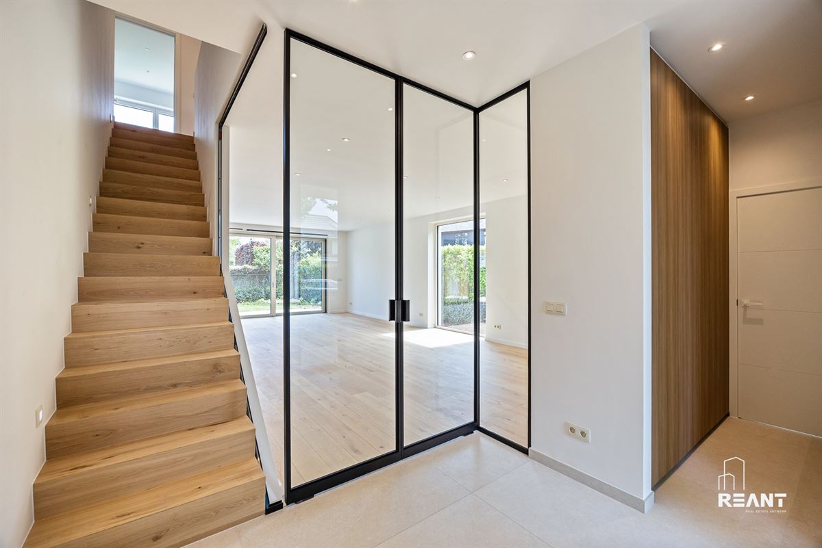Uitzonderlijke hernieuwbouwwoning in het geliefde Molenveld.