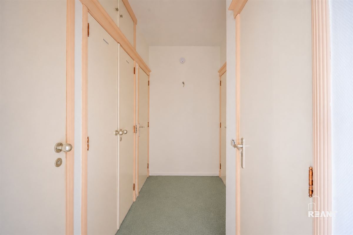 Ruim appartement op de 12de verdieping met terras.