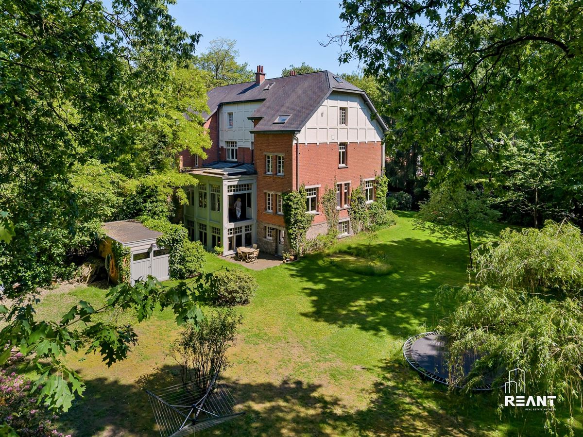 Gerenoveerde officierswoning op perceel van 3.000 m²