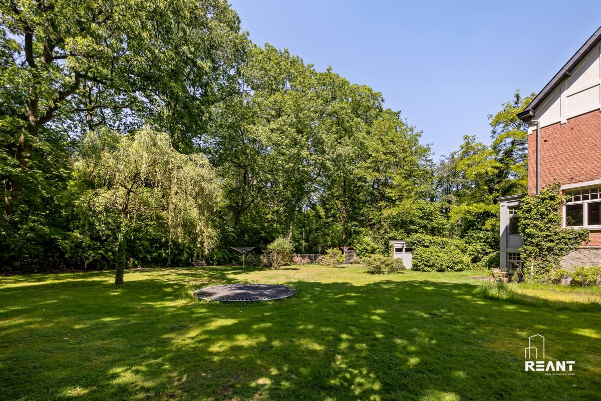 Gerenoveerde officierswoning op perceel van 3.000 m²