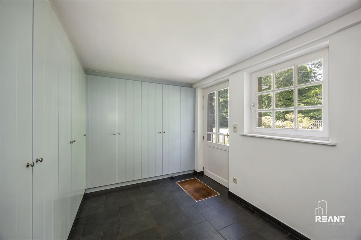 Gerenoveerde officierswoning op perceel van 3.000 m²