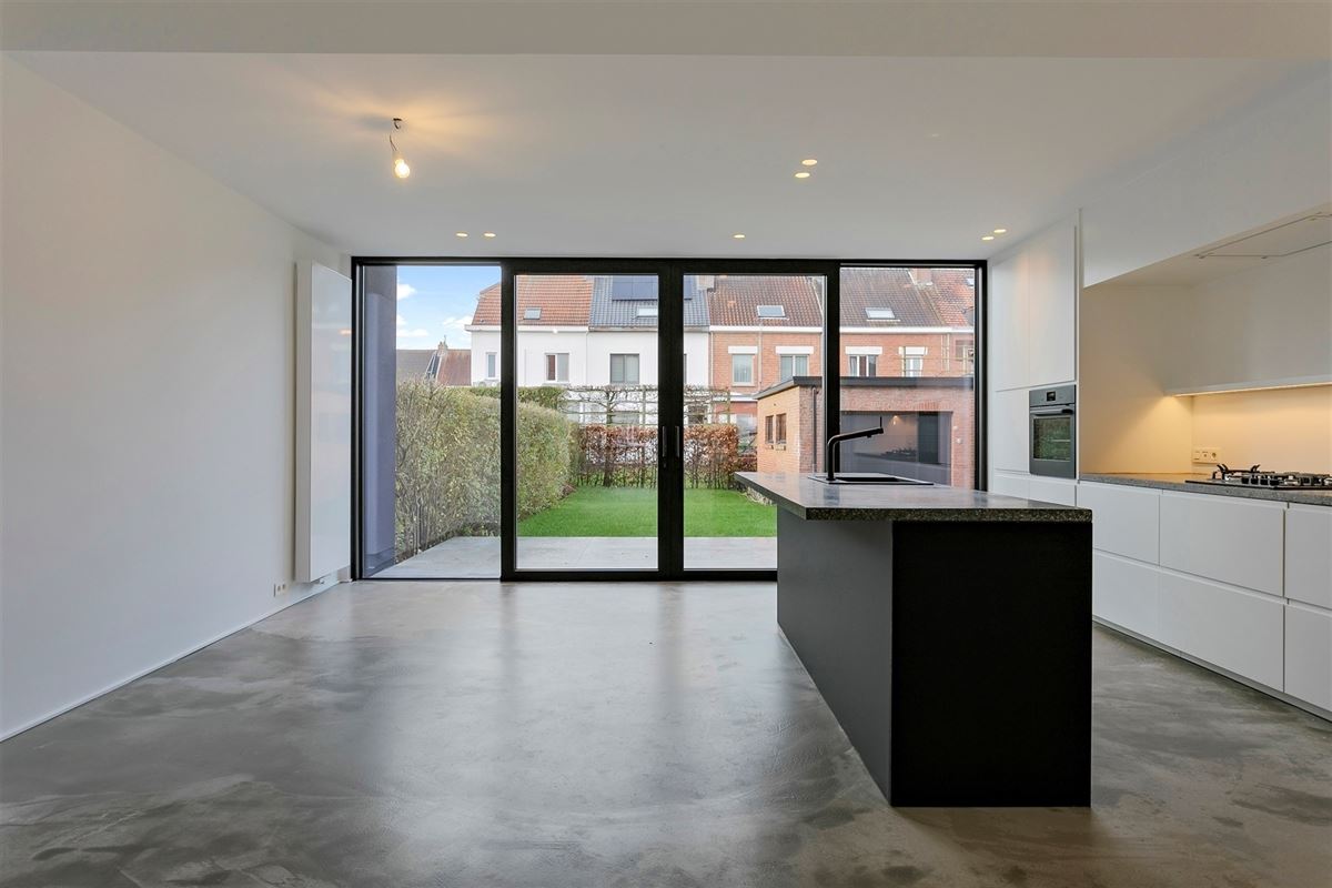 Zeer mooie halfopen bebouwing met garage