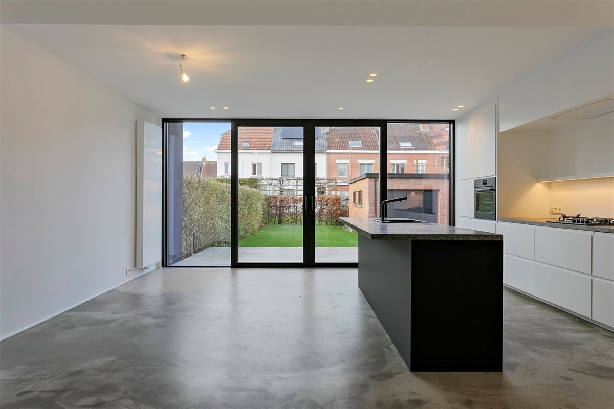 Zeer mooie halfopen bebouwing met garage