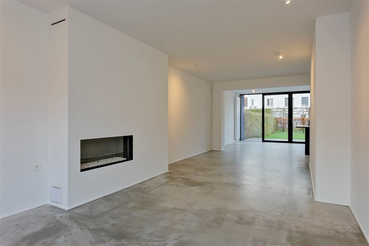 Zeer mooie halfopen bebouwing met garage