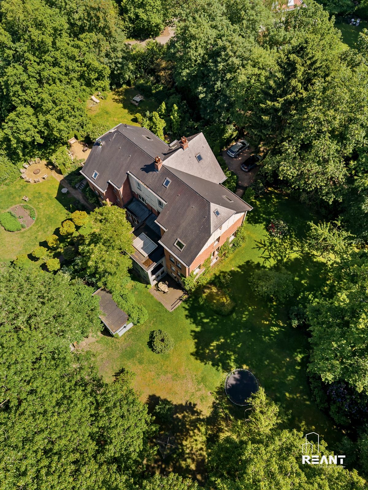 Gerenoveerde officierswoning op perceel van 3.000 m²