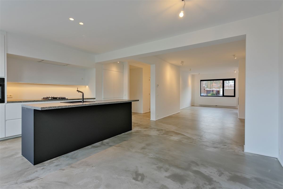 Zeer mooie halfopen bebouwing met garage