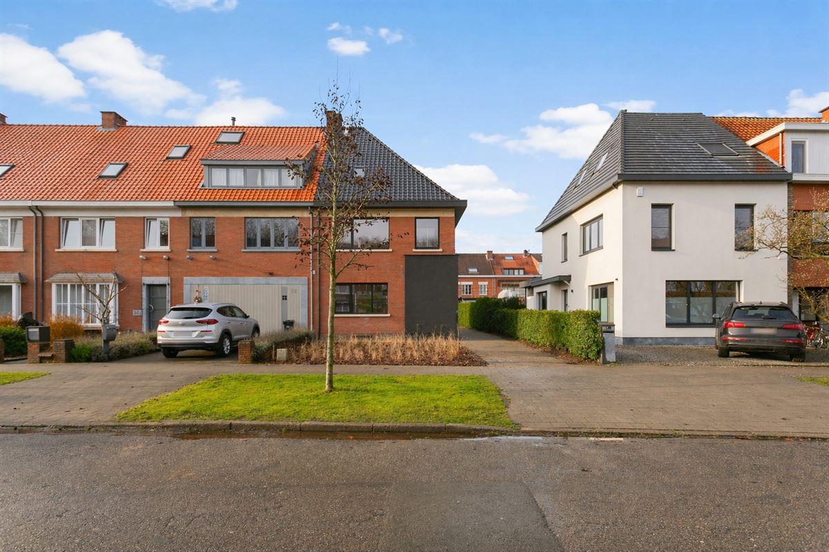 Zeer mooie halfopen bebouwing met garage