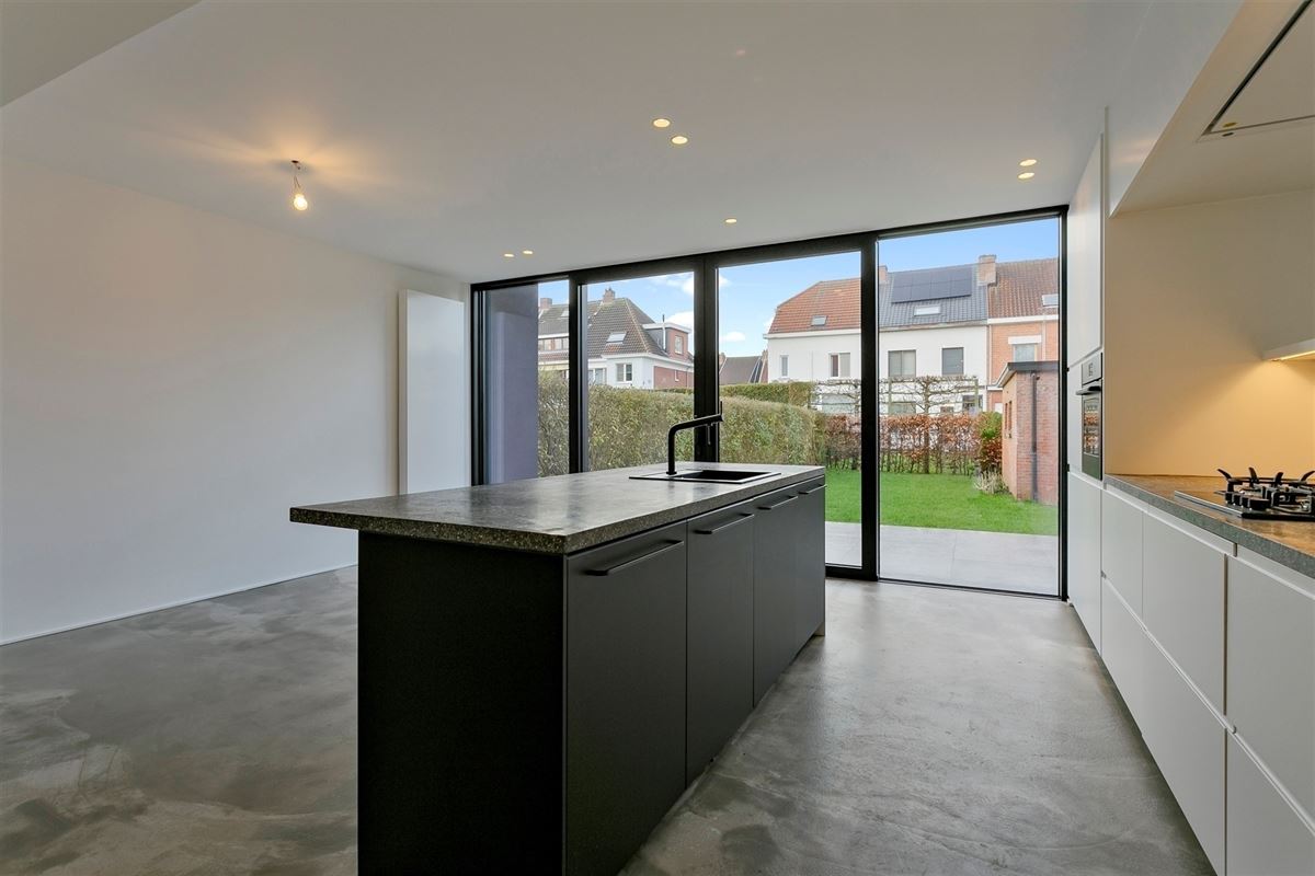 Zeer mooie halfopen bebouwing met garage
