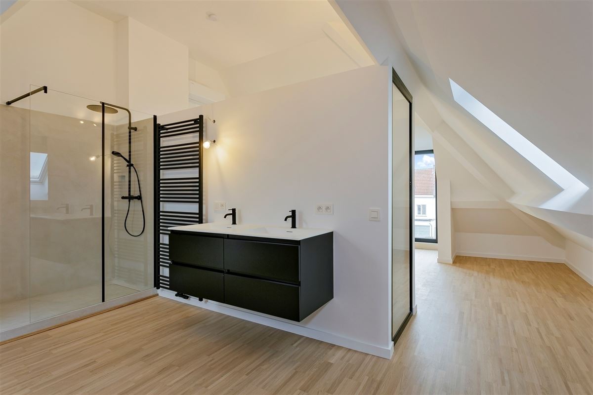 Zeer mooie halfopen bebouwing met garage