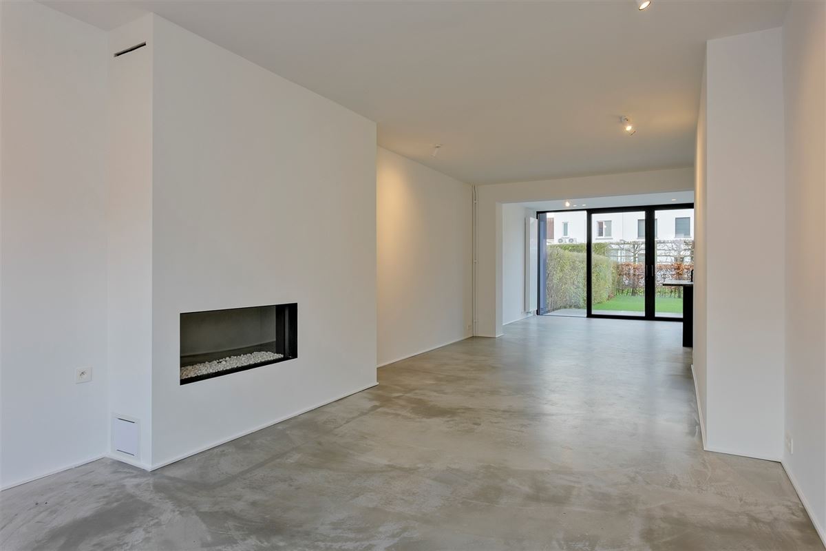 Zeer mooie halfopen bebouwing met garage