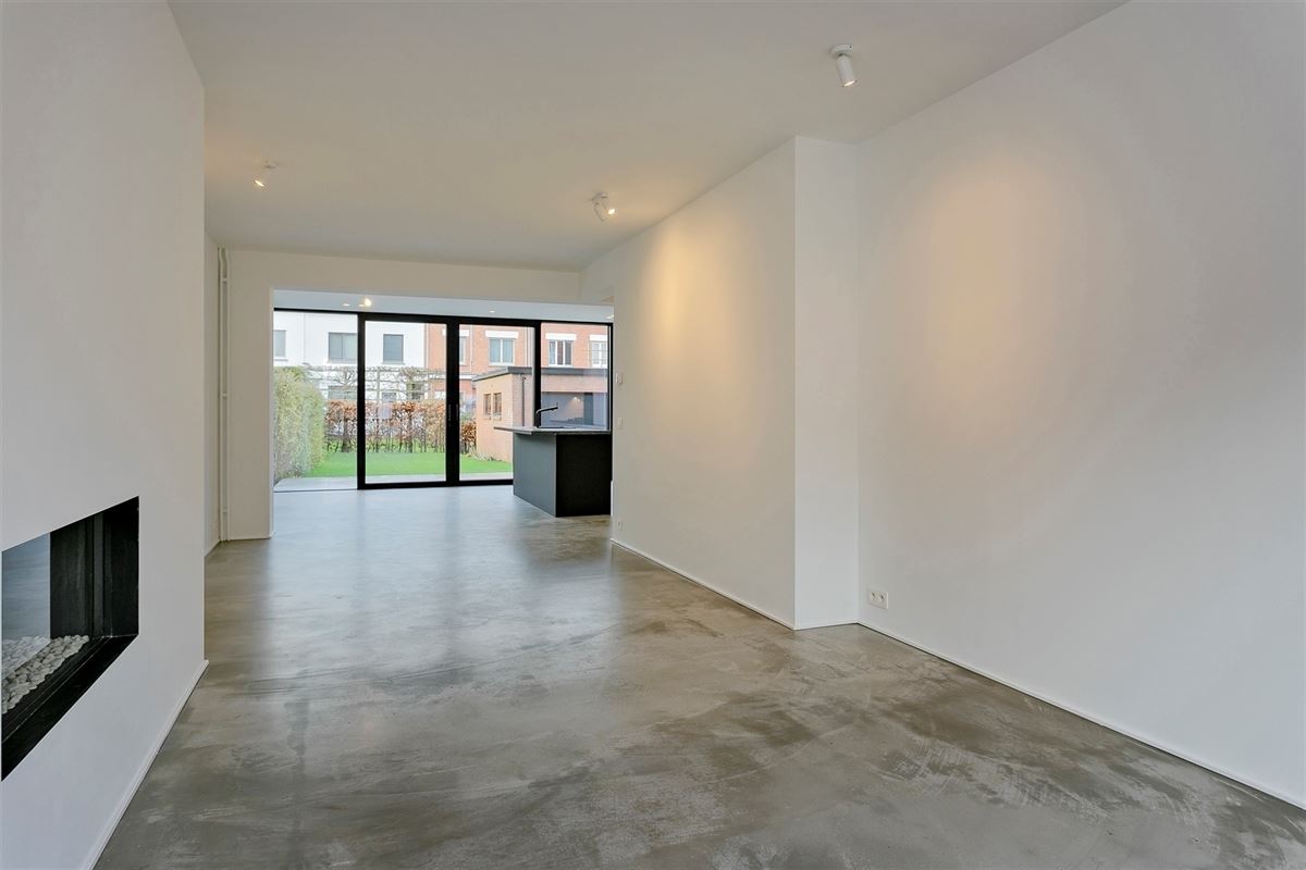 Zeer mooie halfopen bebouwing met garage