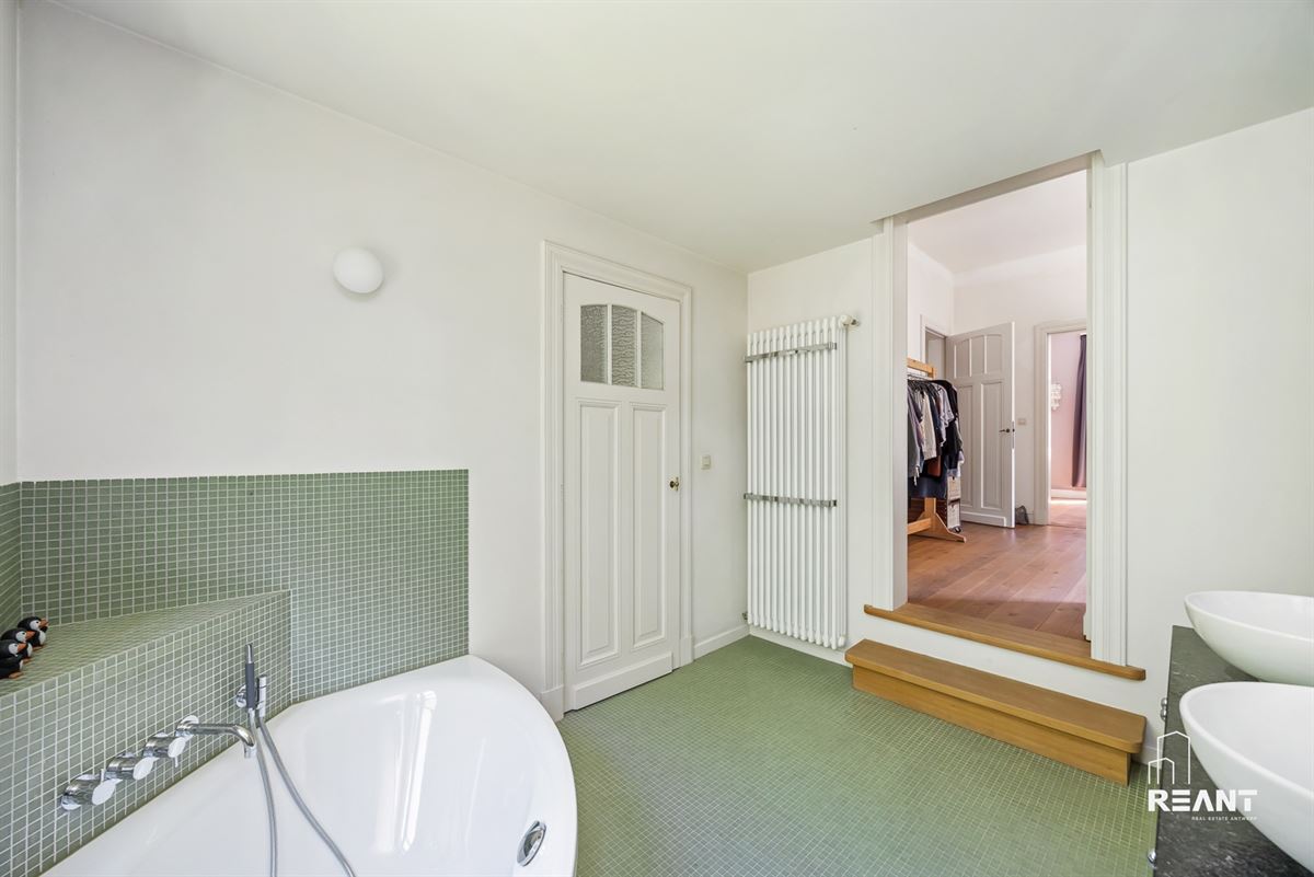 Gerenoveerde officierswoning op perceel van 3.000 m²