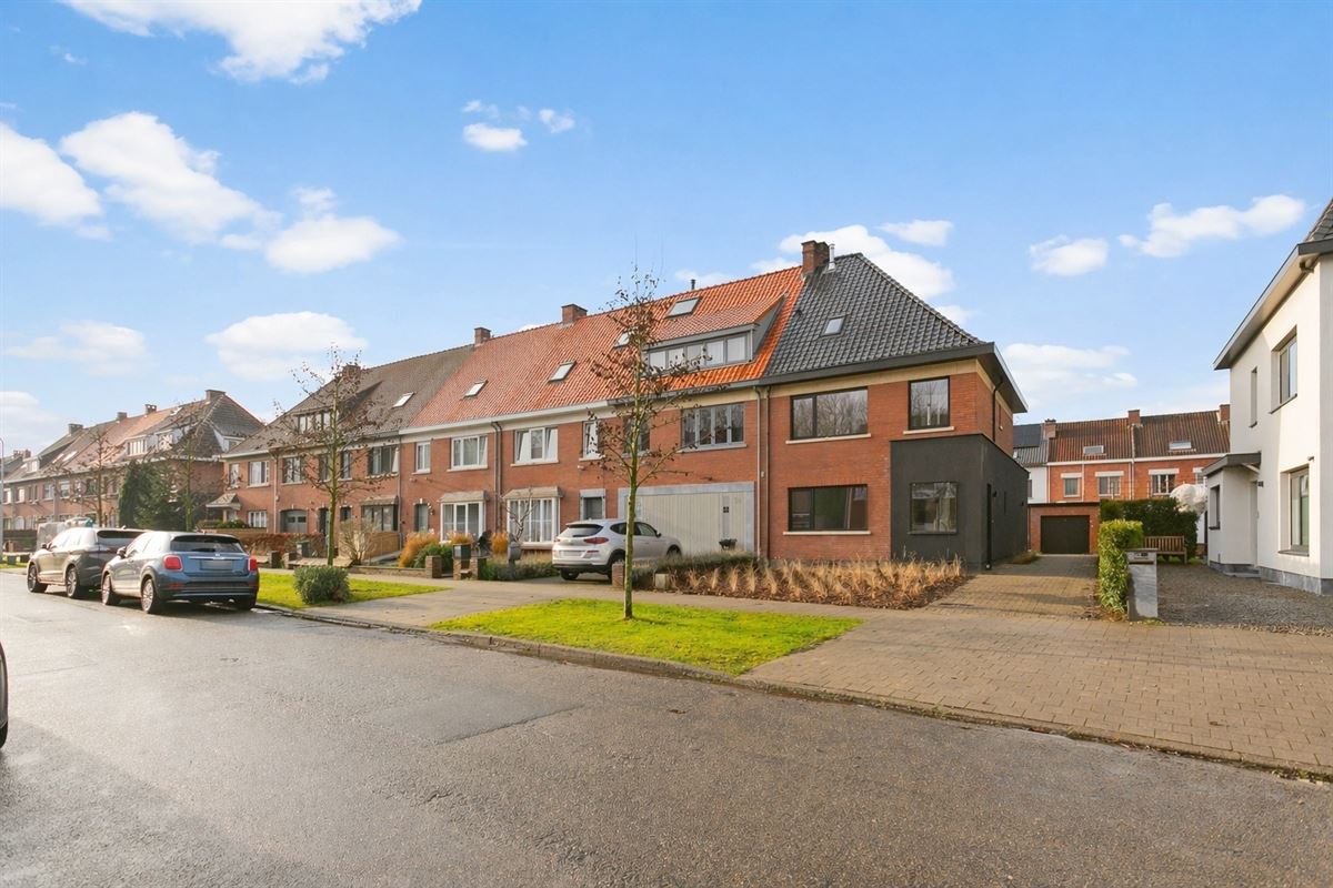 Zeer mooie halfopen bebouwing met garage