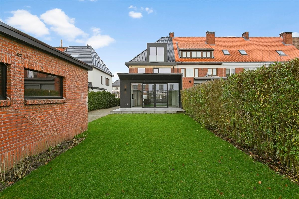 Zeer mooie halfopen bebouwing met garage