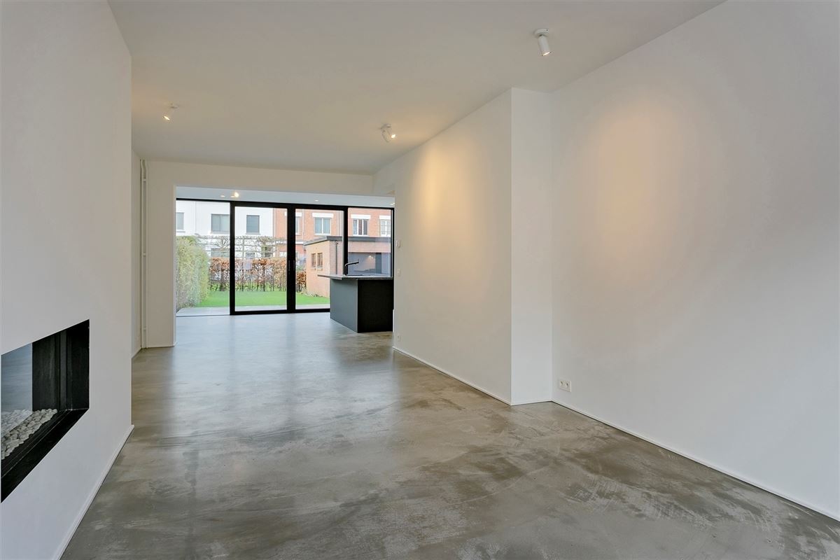 Zeer mooie halfopen bebouwing met garage