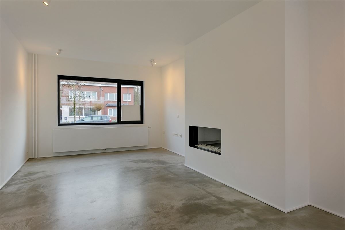 Zeer mooie halfopen bebouwing met garage