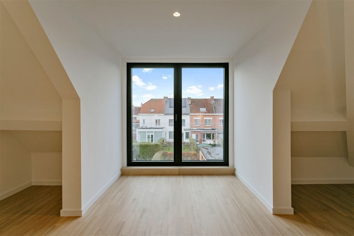 Zeer mooie halfopen bebouwing met garage