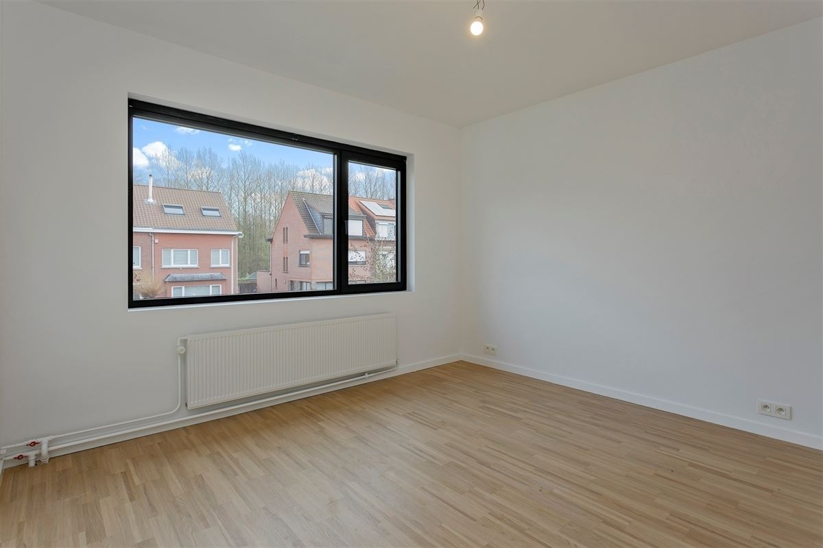 Zeer mooie halfopen bebouwing met garage