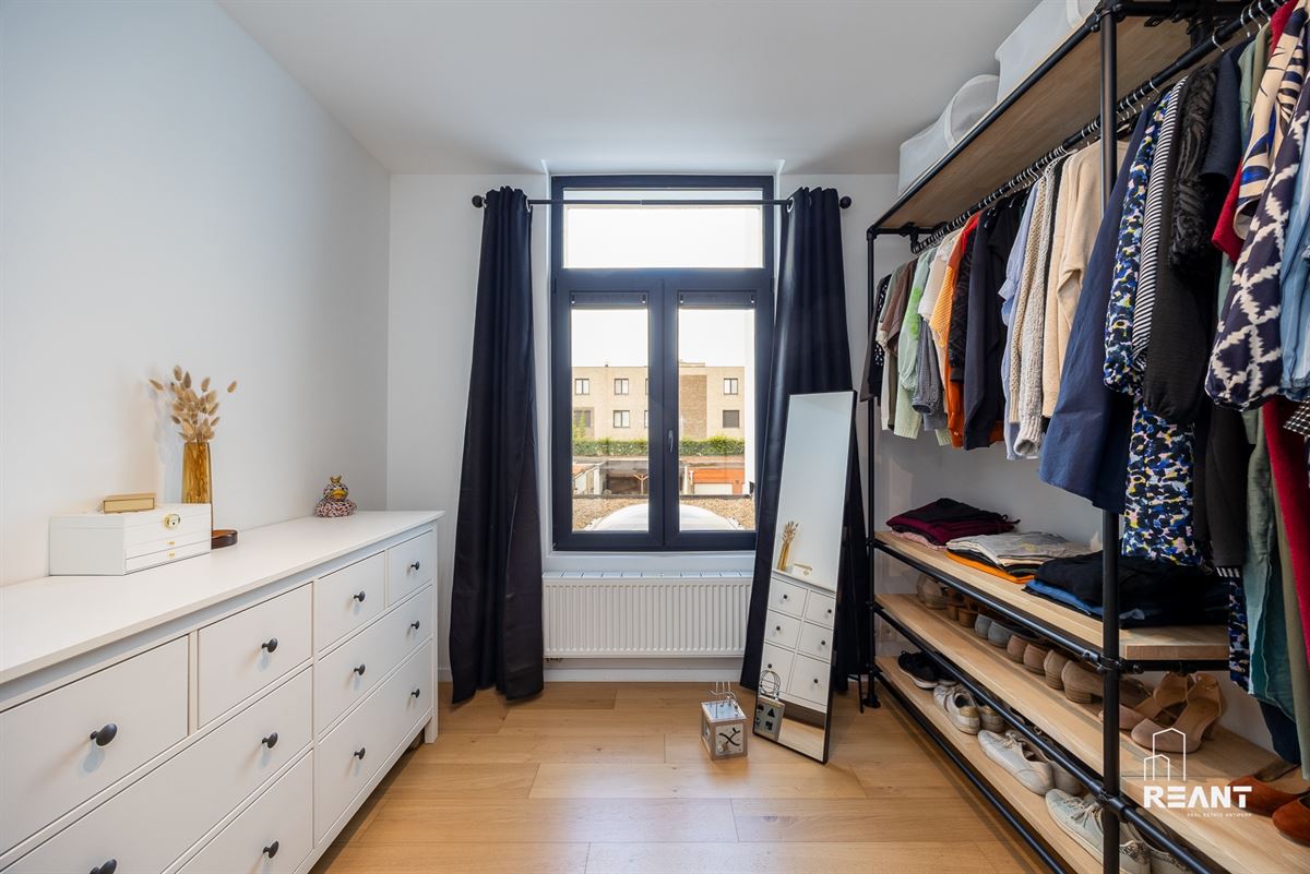 Gezinswoning met 4 Slaapkamers, Oprit en Zonnige Tuin