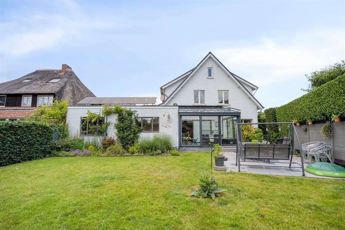 Villa op gegeerde ligging met zuidgericht perceel