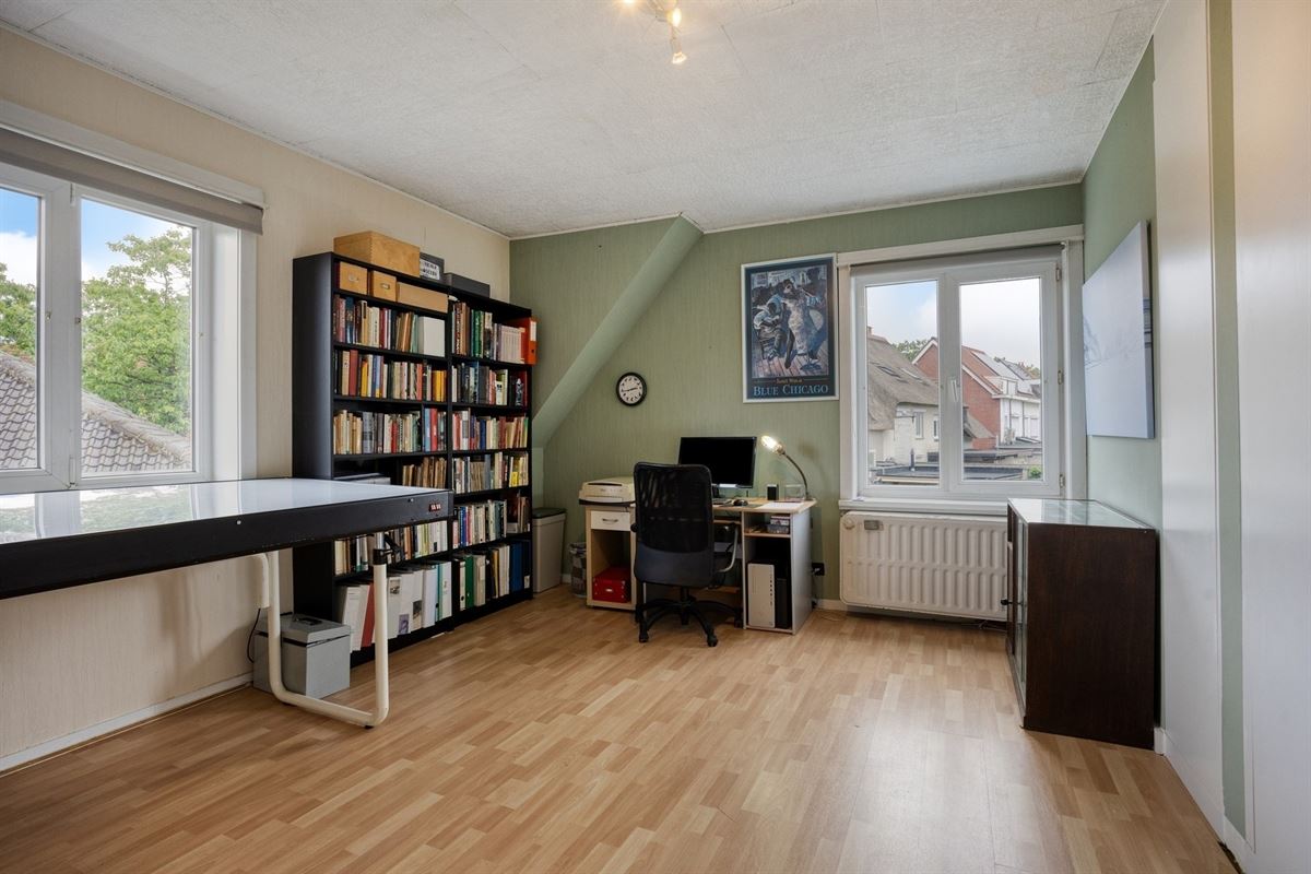 Villa op gegeerde ligging met zuidgericht perceel