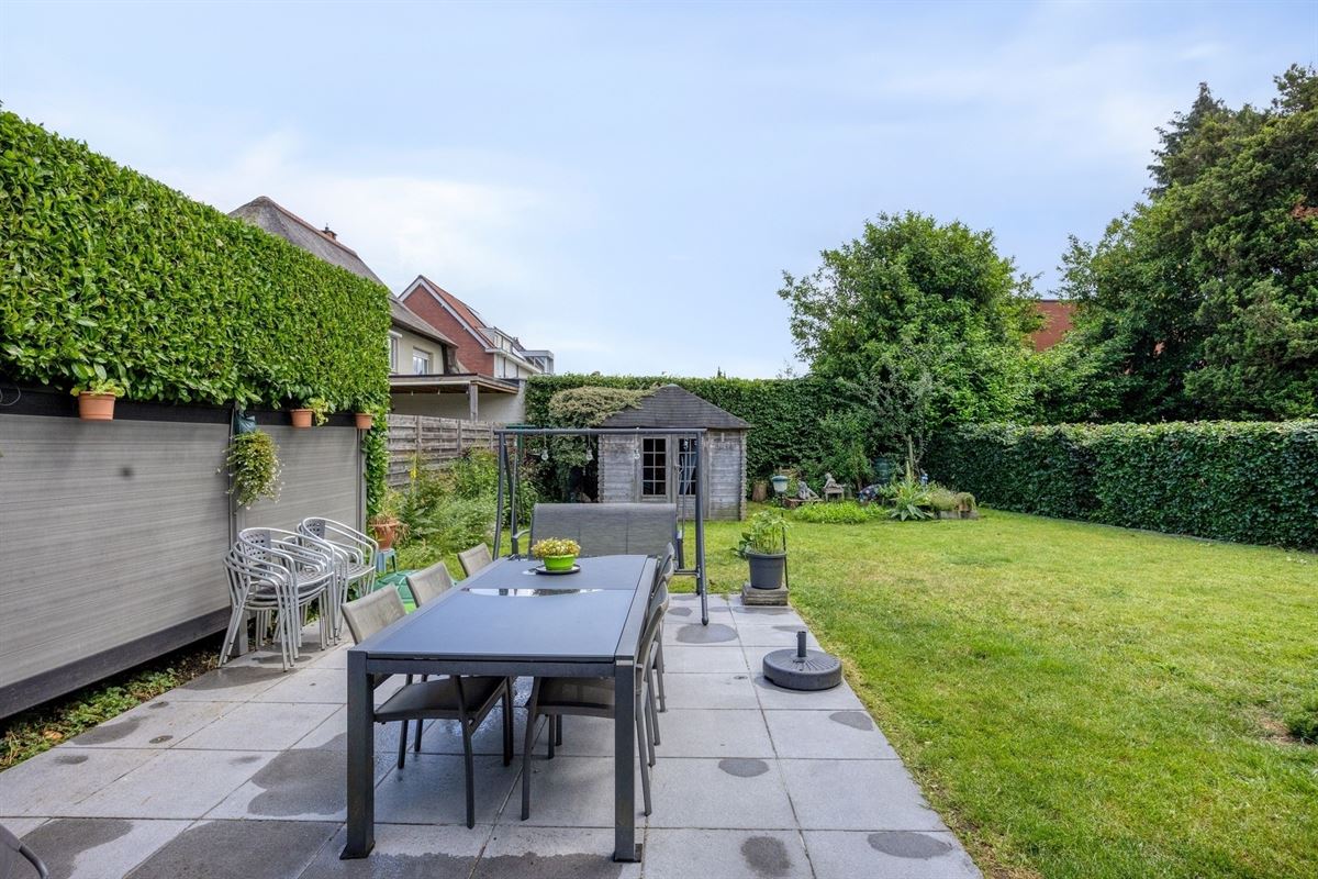 Villa op gegeerde ligging met zuidgericht perceel