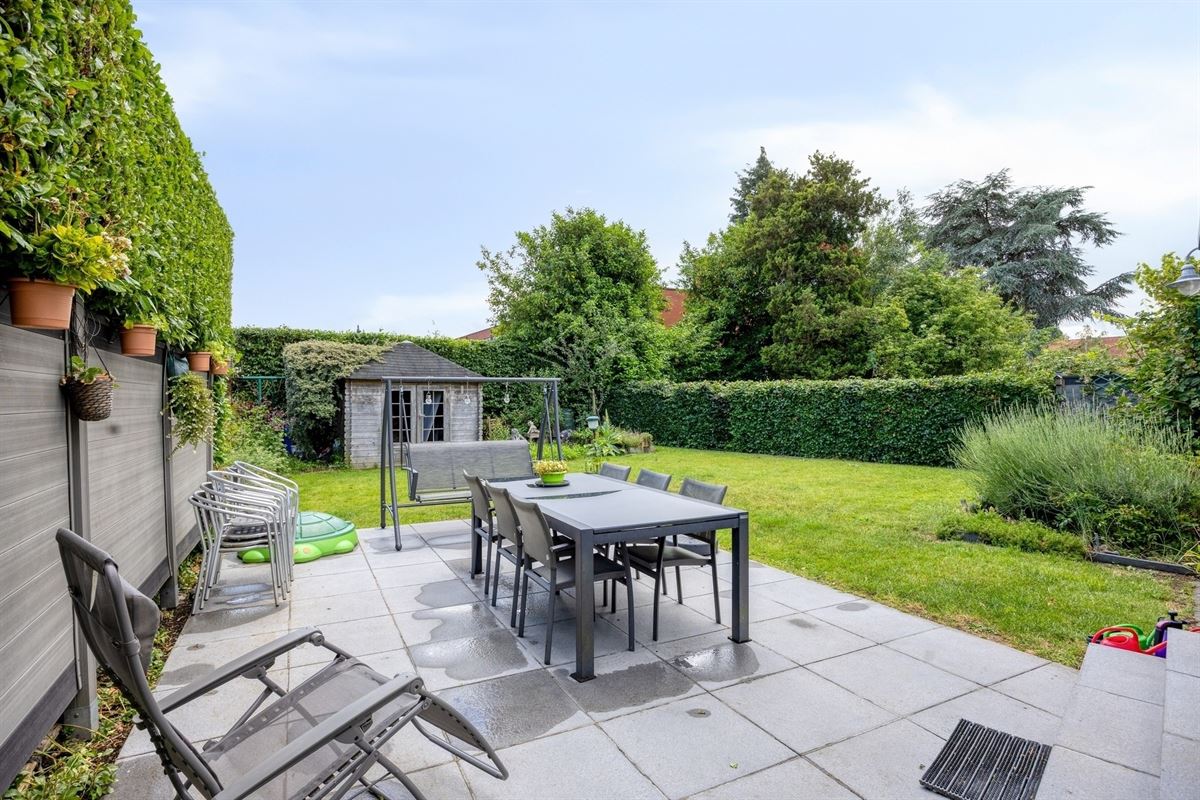 Villa op gegeerde ligging met zuidgericht perceel