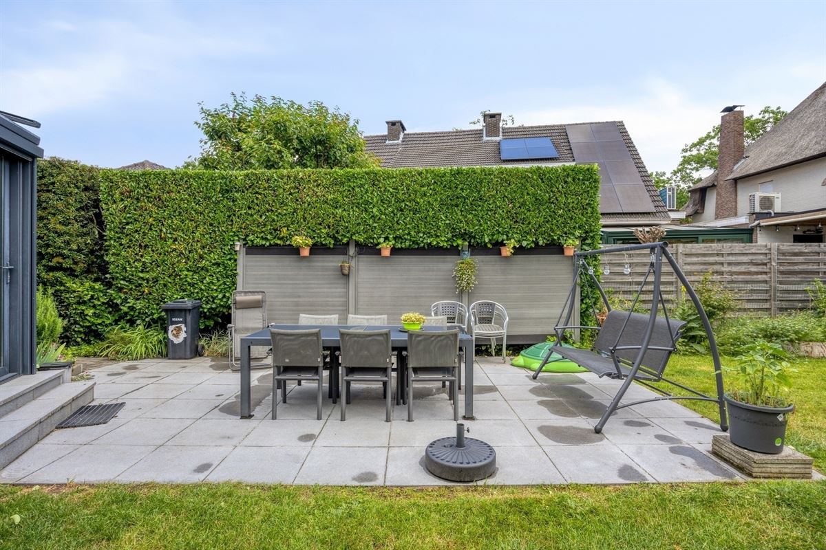 Villa op gegeerde ligging met zuidgericht perceel