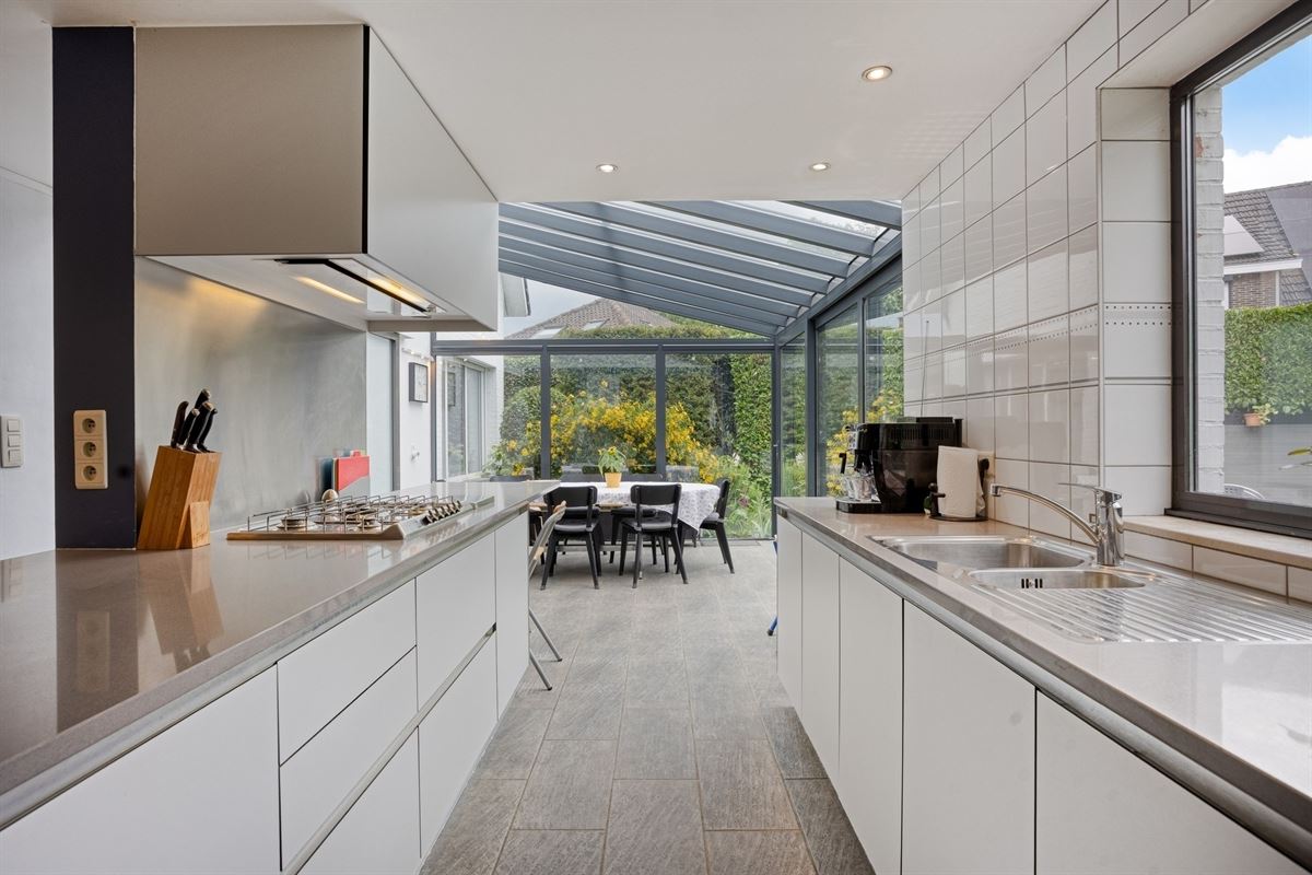 Villa op gegeerde ligging met zuidgericht perceel