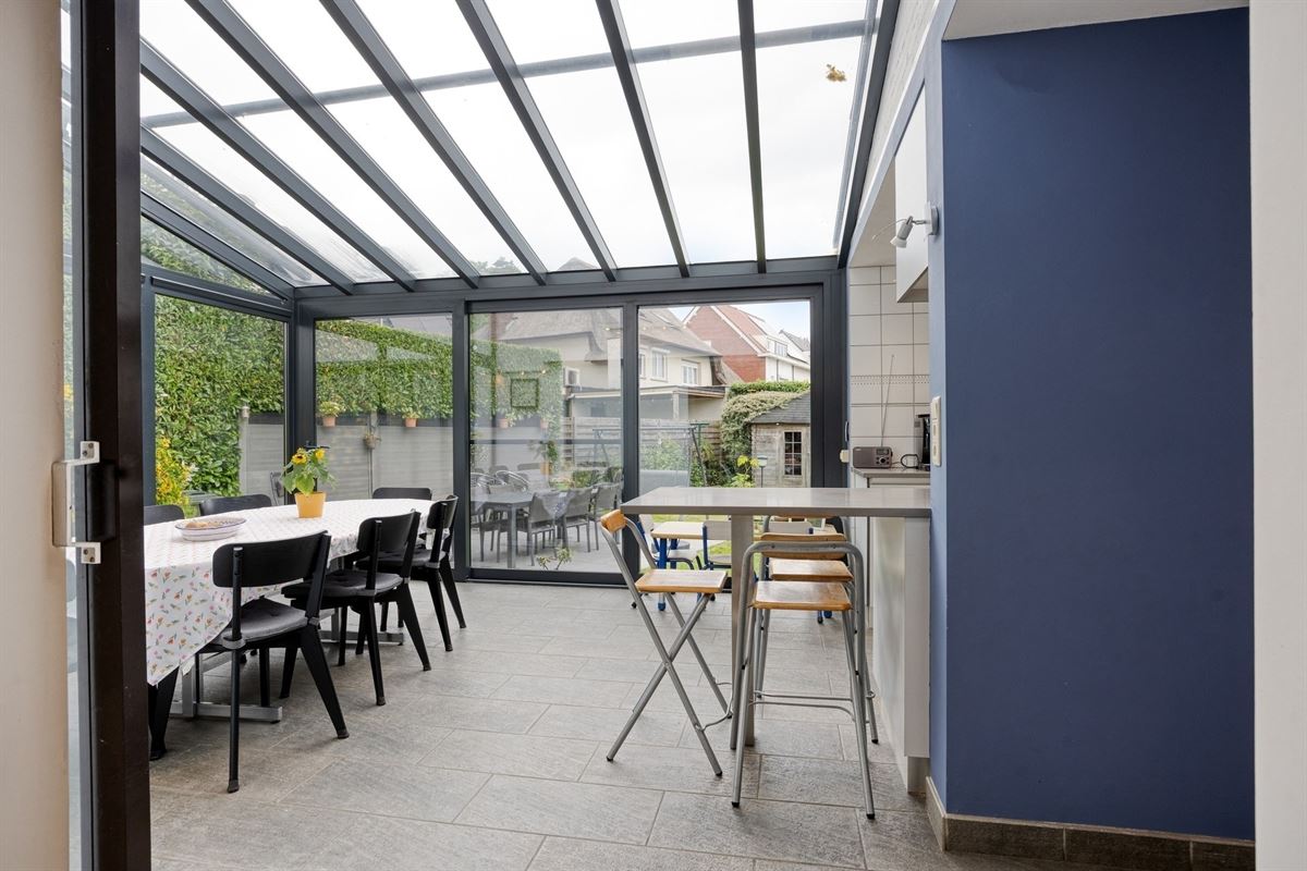 Villa op gegeerde ligging met zuidgericht perceel
