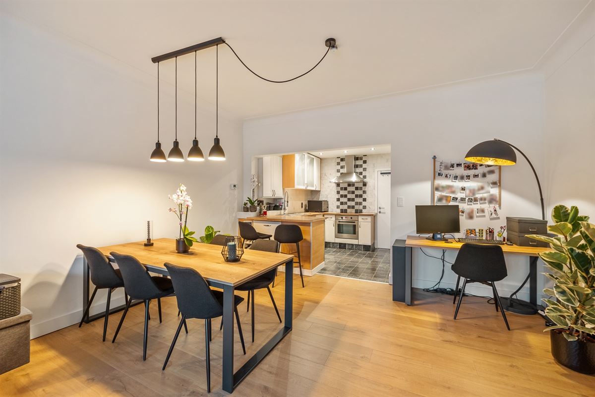 Instapklaar en Lichtrijk Appartement op de Tweede Verdieping