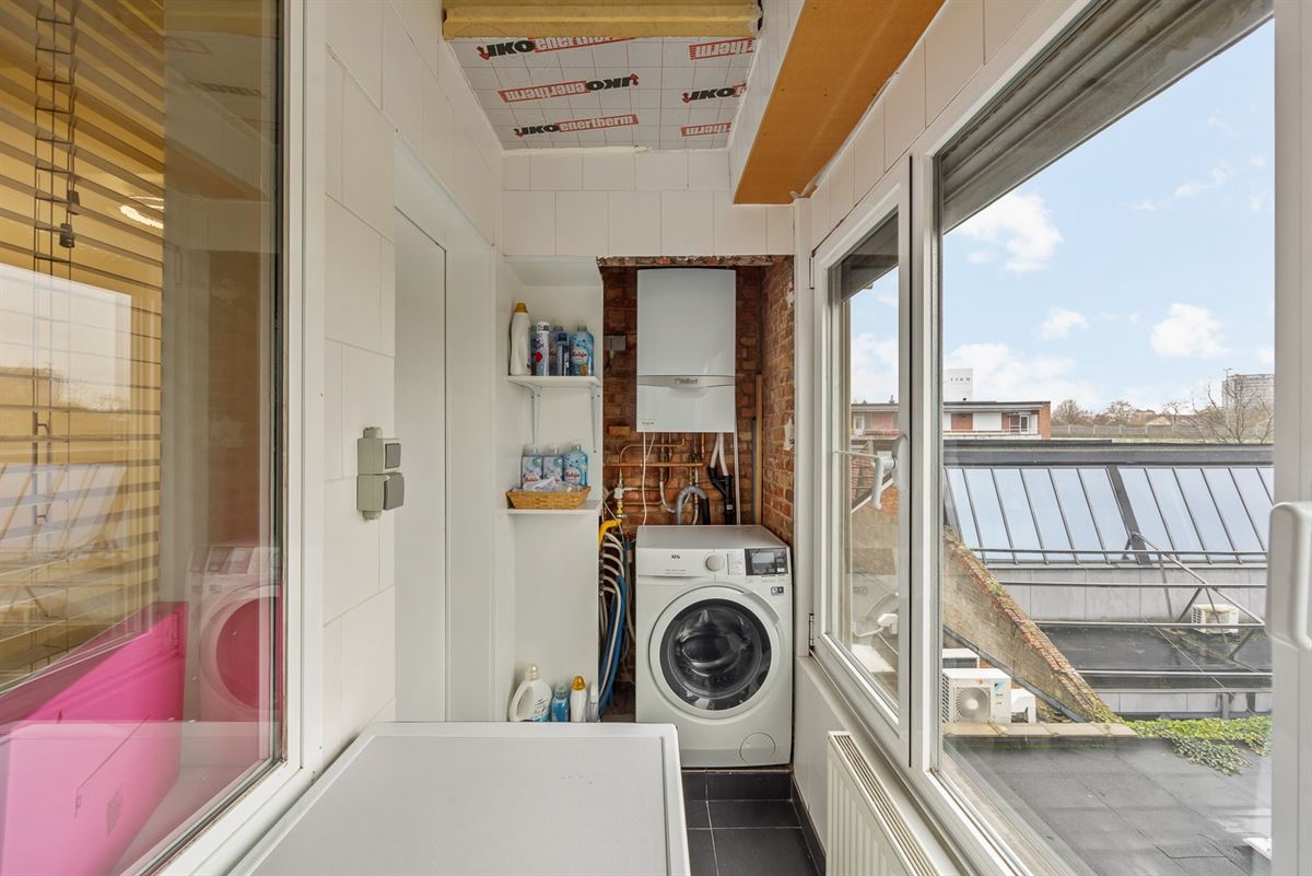 Instapklaar en Lichtrijk Appartement op de Tweede Verdieping