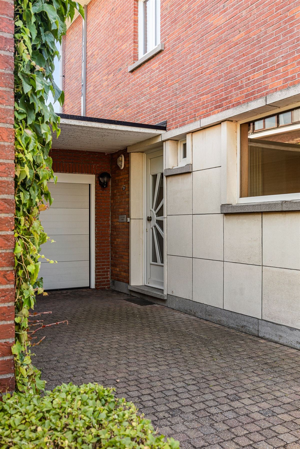 Halfopen woning met garage in de Molenvelwijk