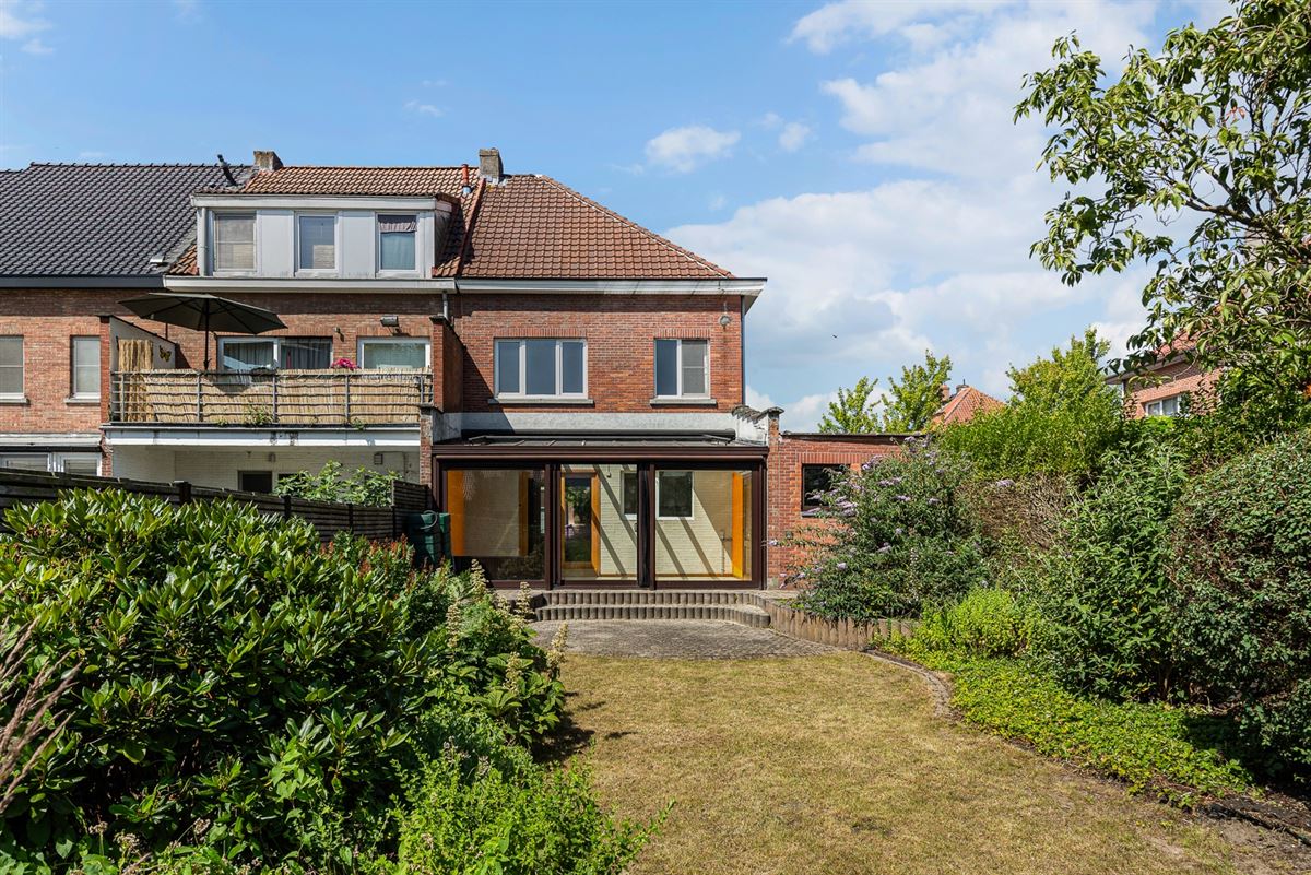 Halfopen woning met garage in de Molenvelwijk