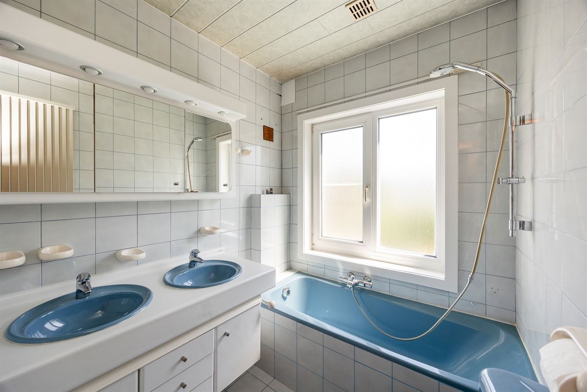 Halfopen woning met garage in de Molenvelwijk